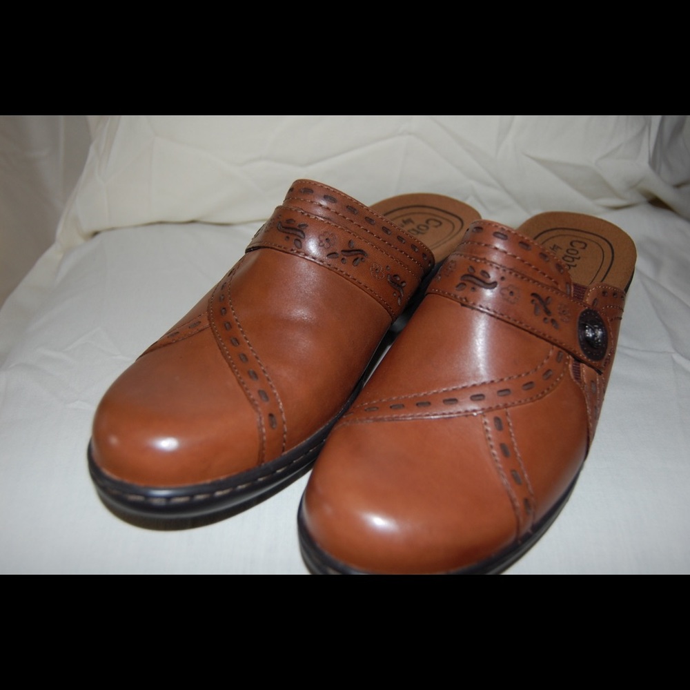 Cobb Hill by New Balance Clogs